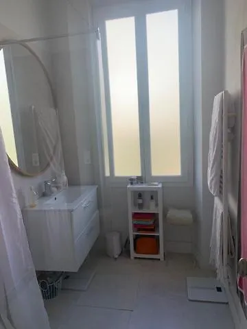 Cannes Duplex Croisette Festival 5 Et 6 Voyageurs France